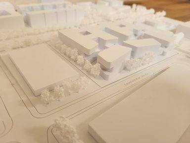 Architekturmodell mit weißen Modellbau Bäumen