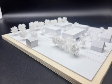 Ein weißes Architekturmodell mit Bäumen von Formitree